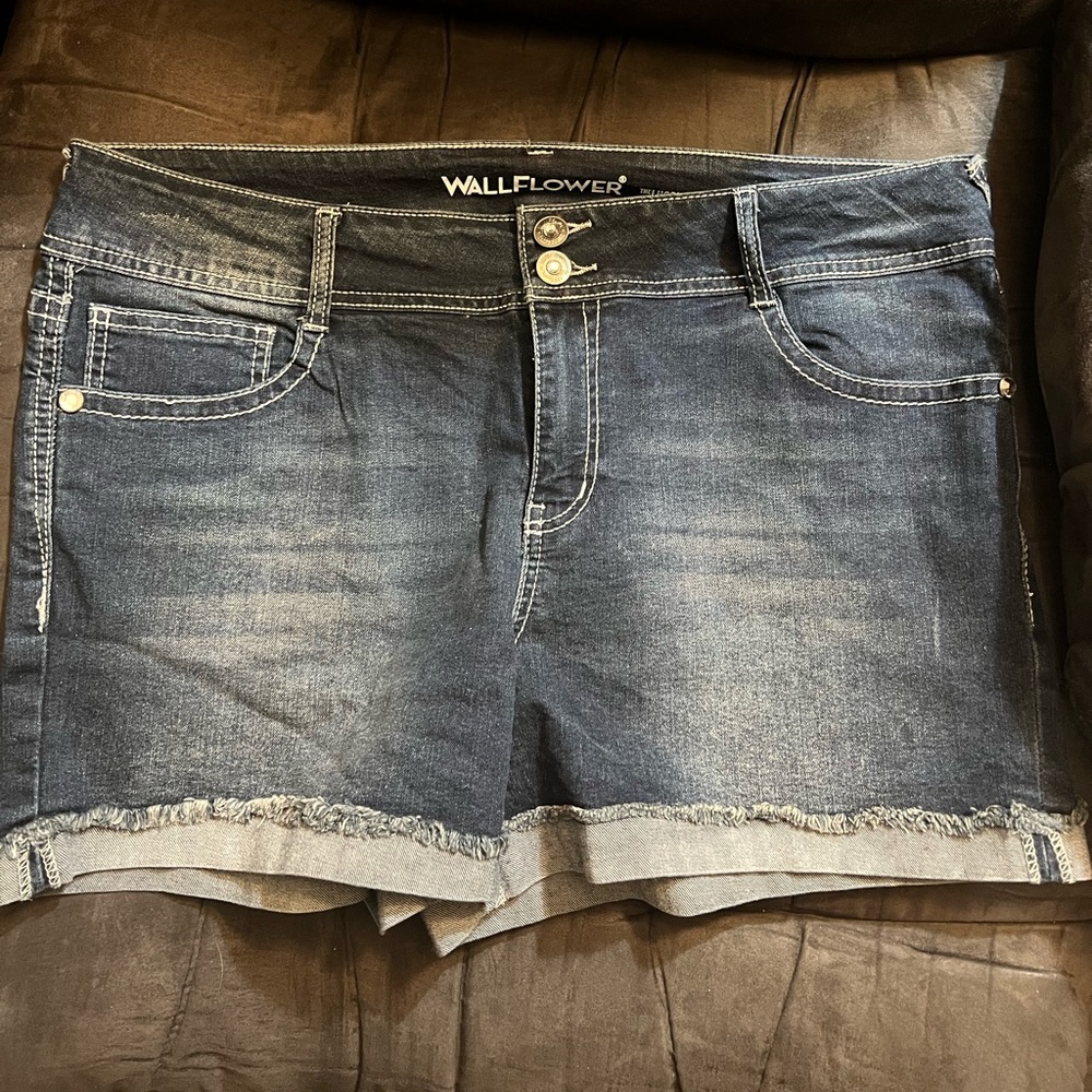 Wallflower Jean shorts (size 17)